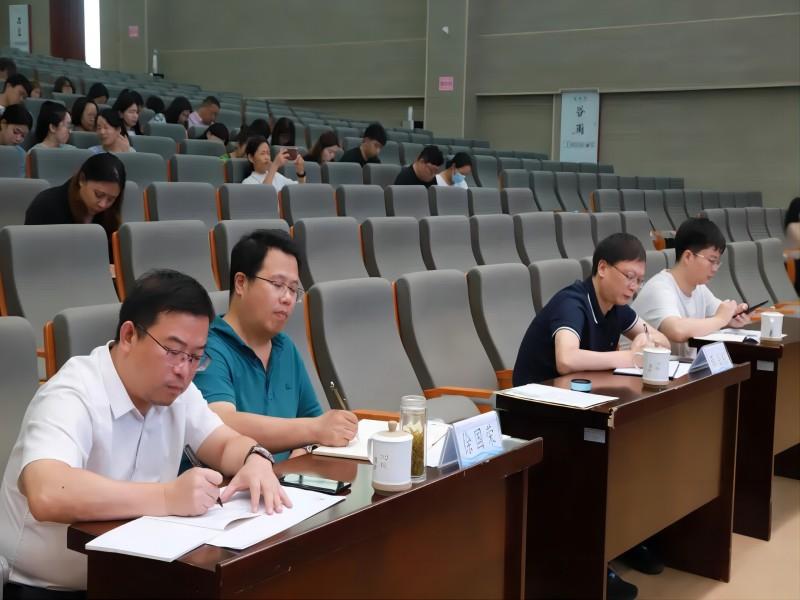 高年级专题.jpg 高年级专题.jpg