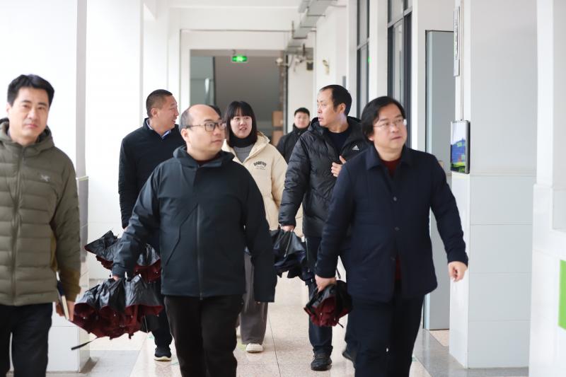 走访校园2.JPG 走访校园2.JPG