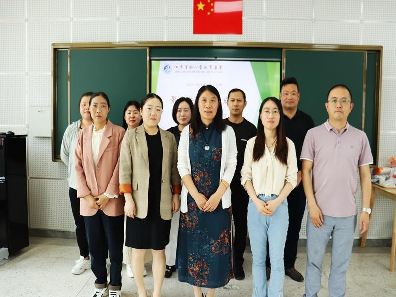 合影.jpg 合影.jpg