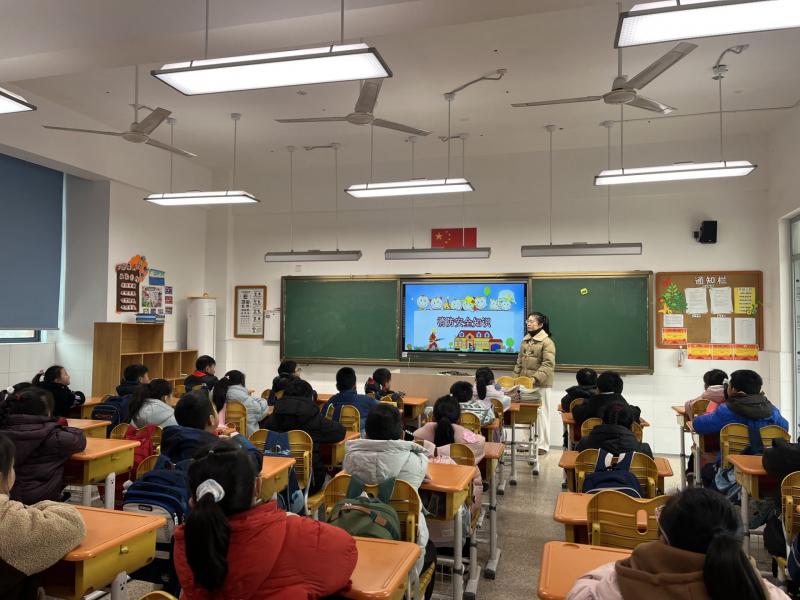 消防第一课照片.jpg 消防第一课照片.jpg