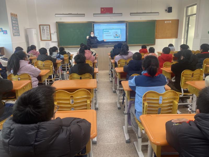 法治第一课照片.jpg 法治第一课照片.jpg