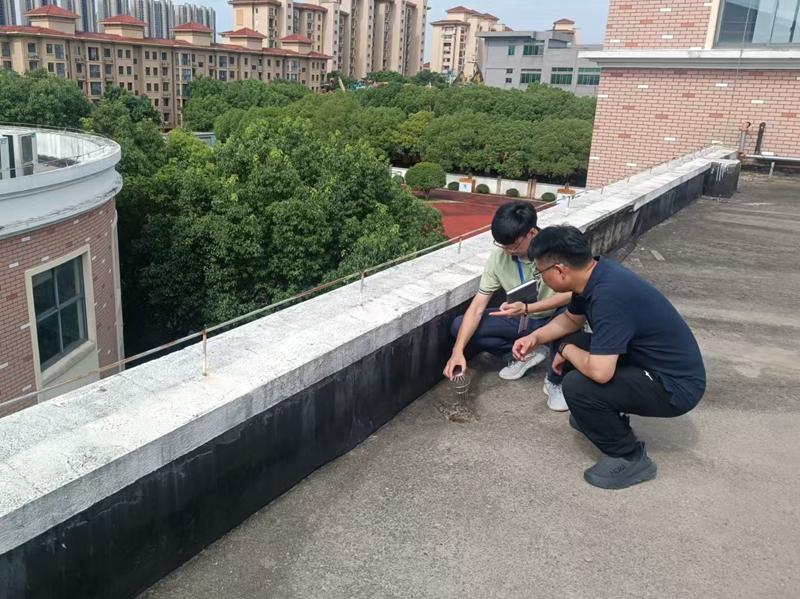 检查天台下水情况20250630_副本.jpg